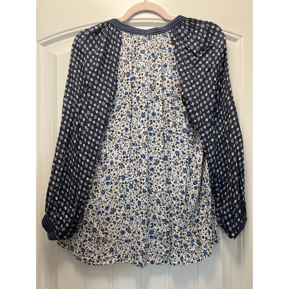 Lucky Brand Women’s Floral Boho Peasant V-Neck Tassel Tie Top Size M Blue Gray - Picture 3 of 3